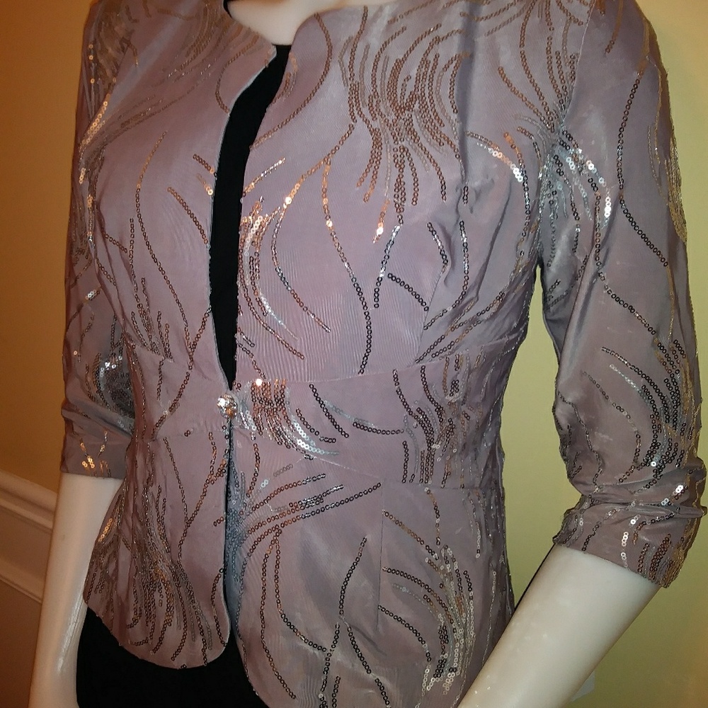 Neutral Sequence Alex Evenings top. $24.77